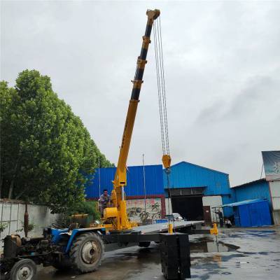 4噸拖拉機(jī)隨車(chē)吊 德建農(nóng)用拖拉機(jī)平板吊車(chē)的定制化解決方案